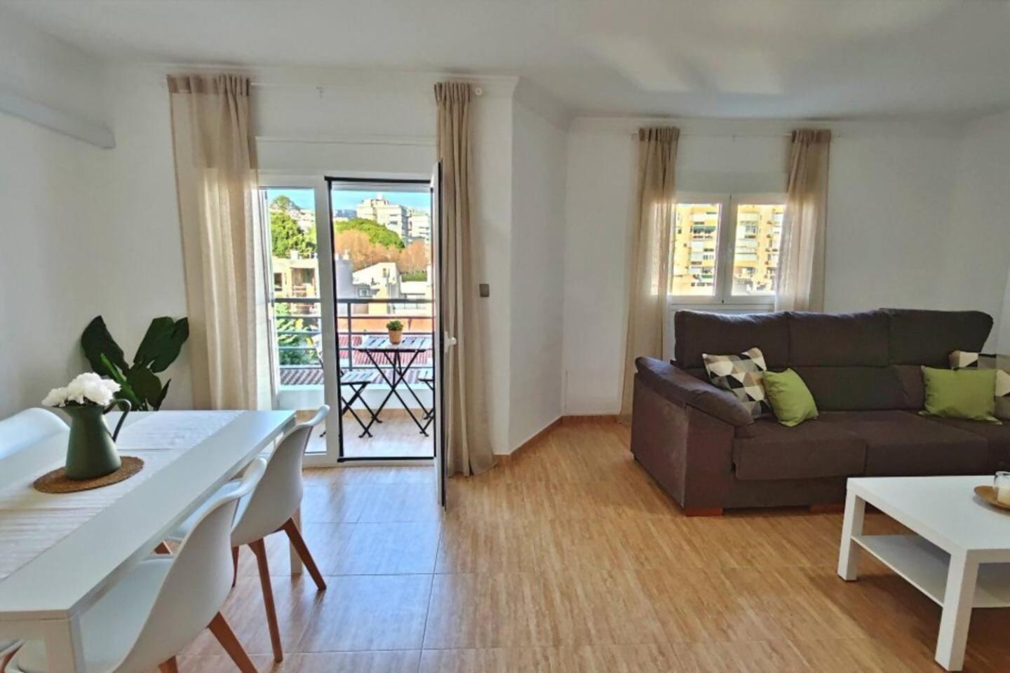 Apartamento Paseo Larios Torre Del Mar Luaran gambar