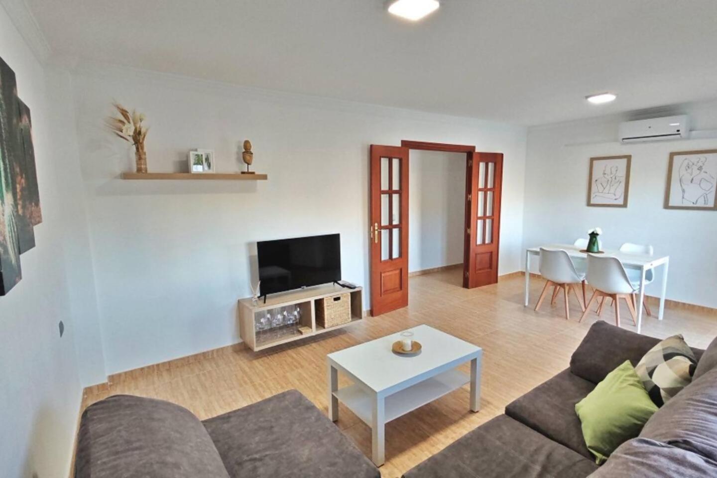 Apartamento Paseo Larios Torre Del Mar Luaran gambar